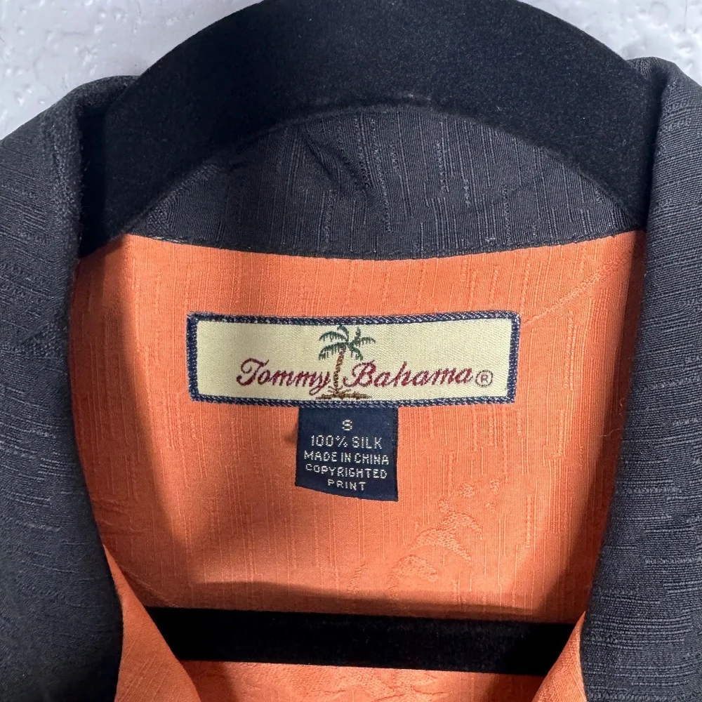 Tommy Bahama Men's black silk Hawaiian‎ Shirt multi color floral accents Small